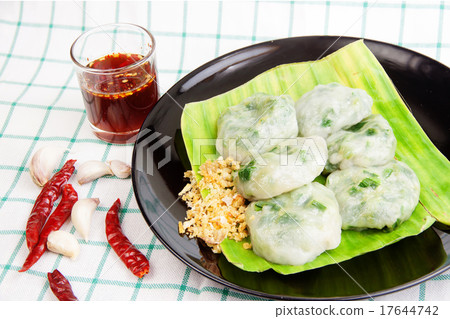 Allium Tuberosum pastry steaming 17644742