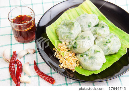 Allium Tuberosum pastry steaming 17644743