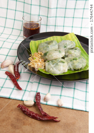Allium Tuberosum pastry steaming 17644744