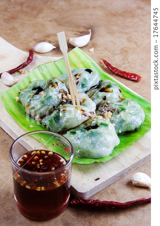 Allium Tuberosum pastry steaming 17644745