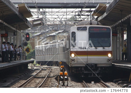 Subway Fukutoshin Line 7000 Series (F Liner) on the Seibu Ikebukuro Line 17644778