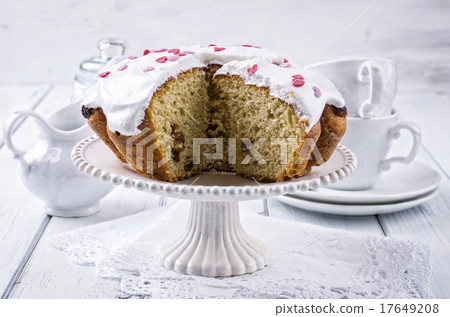 easter bread kulich 17649208