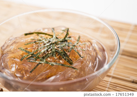 Point Point 17651349