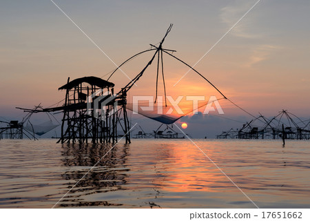 The silhouette square dip net 17651662