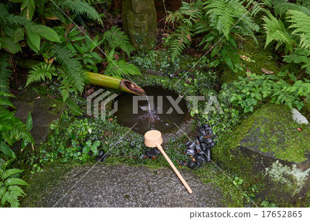 Old city Kamakura, Zuisenji, handwater next to the mountain gate 17652865
