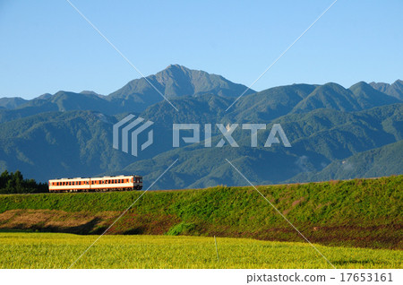 高知縣的大曲線去Kai Komagatake回到Koumi Line的JNR色當地火車 17653161