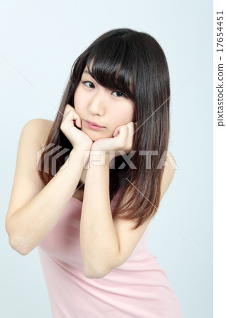 年輕女士吊帶背心 17654451