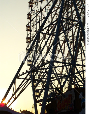 Ferris wheel of Sheet Rainland 17657092