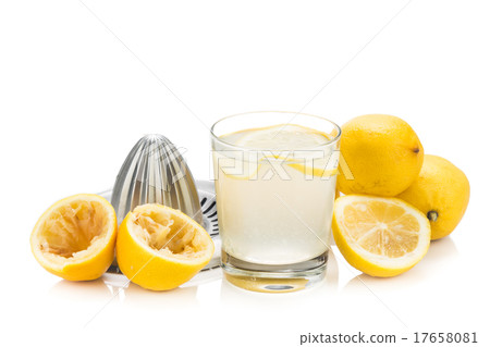 Freshly squeezed organic lemon juice 17658081