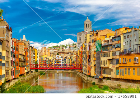 Colorful houses in Girona, Catalonia, Spain 17658991