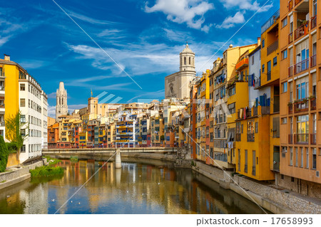 Colorful houses in Girona, Catalonia, Spain 17658993
