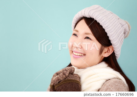 1名女士(每日冬季休閒圍巾大衣針織帽生活方式) 1名女士(每日冬季休閒圍巾大衣針織帽生活方式) 17660696