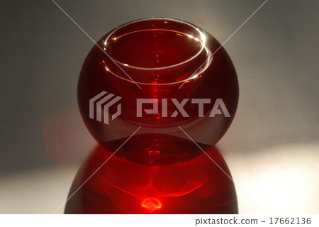 Red glass bowl 17662136