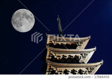 五層塔樓和滿月 17666450