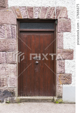 中心旋鈕門，中心改變了一個門把手 17666875