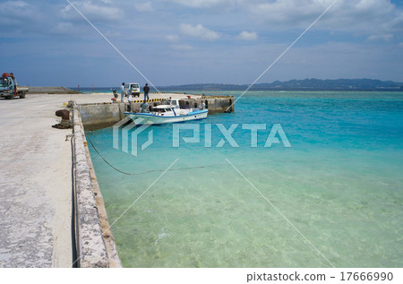 Mizushima島(新月形麵包海島)碼頭風景在沖繩島 Mizushima島(新月形麵包海島)碼頭風景在沖繩島 17666990