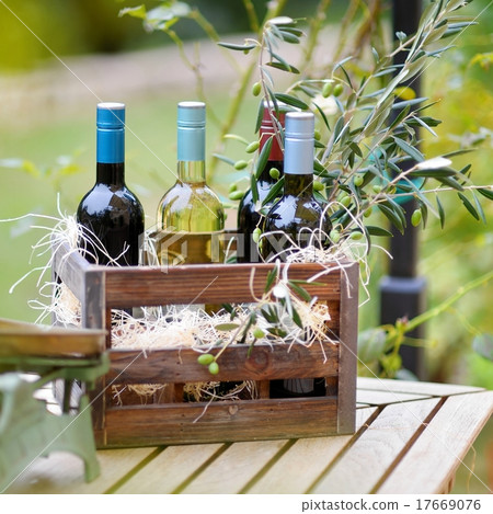 Wine bottles in a wooden crate Wine bottles in a wooden crate 17669076