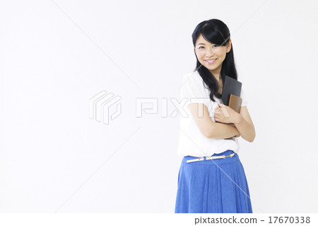 young woman      17670338