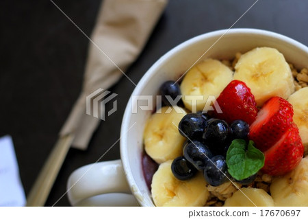 在夏威夷Acai碗享用早餐 17670697