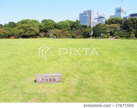 Tokyo Imperial Palace East Gardens Honmaru Lawn Grass 17671568