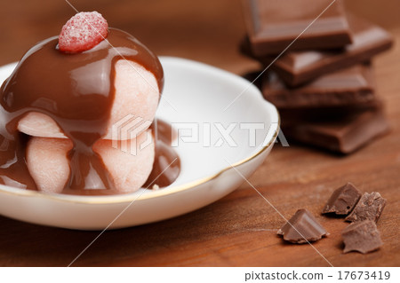 Pink in chocolate Pink in chocolate 17673419