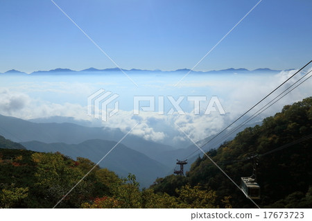 Mt. Fuji floating in the sea of clouds desirous from the Senjojiki station, the mountains of the Southern Alps 17673723