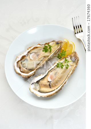 Fresh oysters for raw eating (oysters / oysters), Oyster bar image. Fresh oysters for raw eating (oysters / oysters), Oyster bar image. 17674360