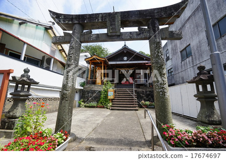 Palace shrine 17674697