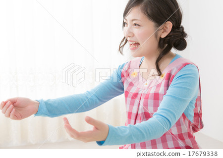extend one's hand, Apron, female 17679338