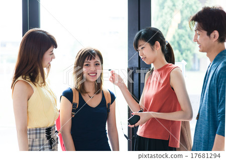 校園生活大學生說話 校園生活大學生說話 17681294