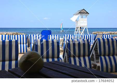 蒙特哥灣的一個海灘,沒有人在牙買加 蒙特哥灣的一個海灘,沒有人在牙買加 17684052