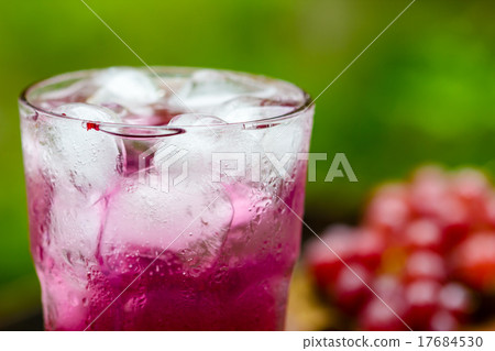 grape juice 17684530