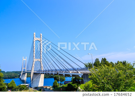 With Twin Bridge With Twin Bridge 17684652