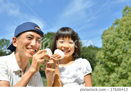 Parent and child eating onigiri Parent and child eating onigiri 17686413