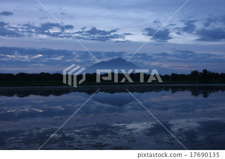 Mt. Tsukuba in the early morning 17690135