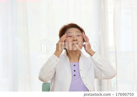 Negative image of the elderly Negative image of the elderly 17690750