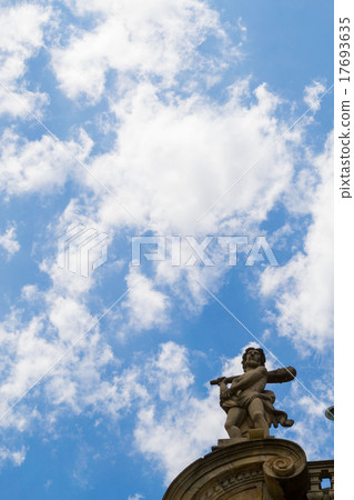 Statue on top of Pamplona city hall 17693635