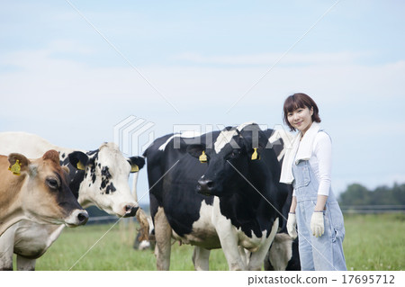 工作在農場的婦女 17695712