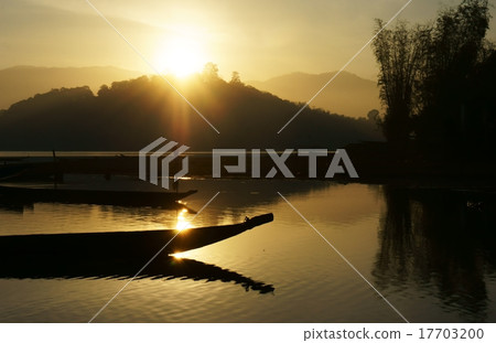 beautiful sunrise on lake 17703200