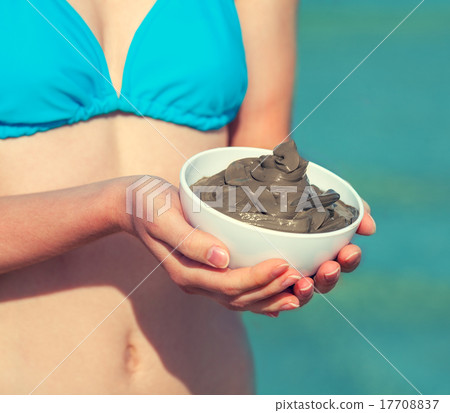 Bowl with Dead Sea mud in female hands 17708837
