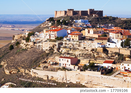 Chinchilla de Monte-Aragon with medieval castle 17709106