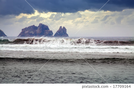 sea in windy day 17709164