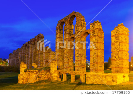 Acueducto de los Milagros in evening Acueducto de los Milagros in evening 17709190
