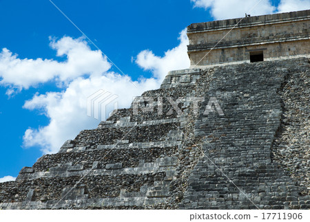 Kukulkan Pyramid in Chichen Itza Site, Mexico 17711906