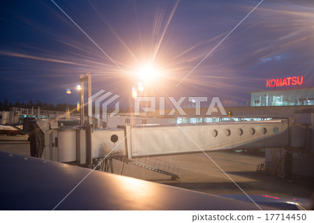 小松機場在晚上 17714450