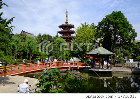 Kawasaki Daishi pond and octagonal five-storied pagoda (sideways) 17716015