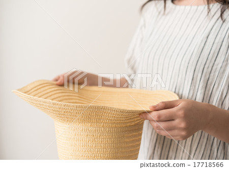 Women and hats Women and hats 17718566