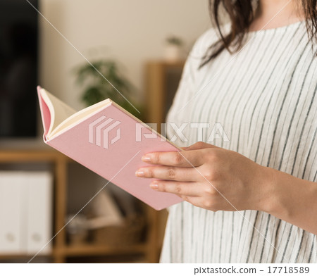 Books and ladies 17718589
