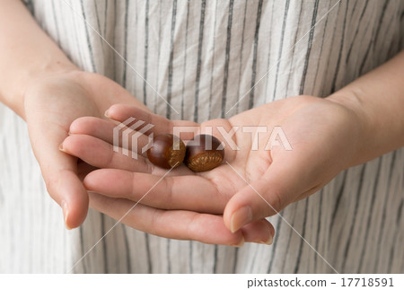 Natural chestnuts 17718591