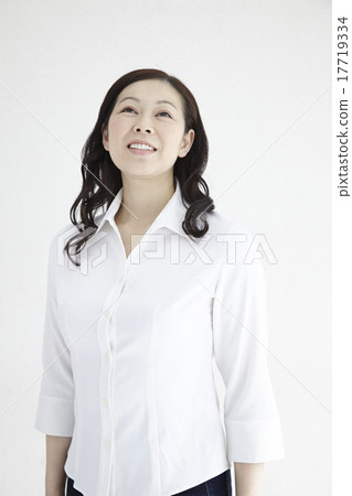 40's female refreshing smiling face natural light Portrait's looking up pose 17719334